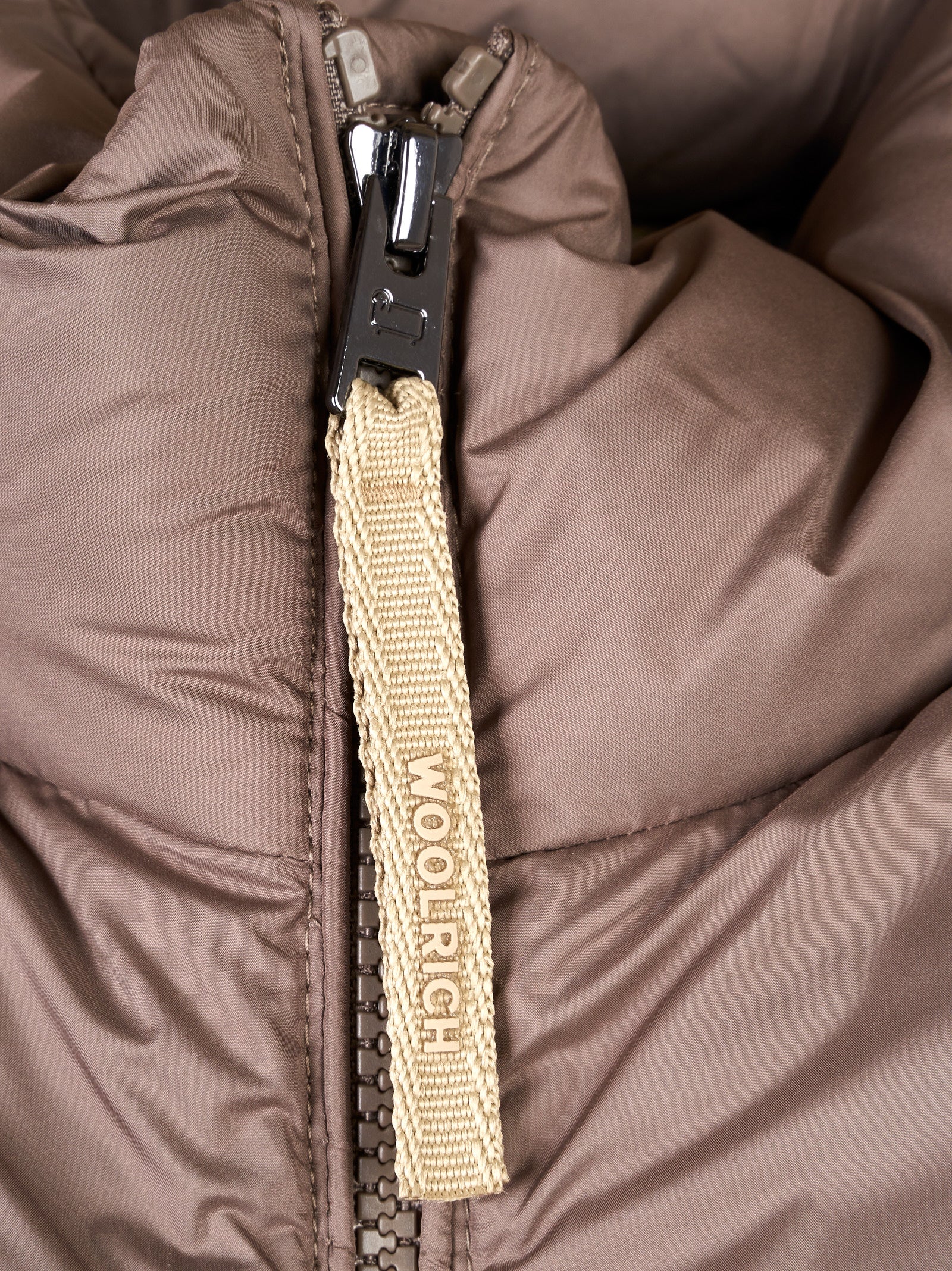 Giubbotto WOOLRICH
Tortora